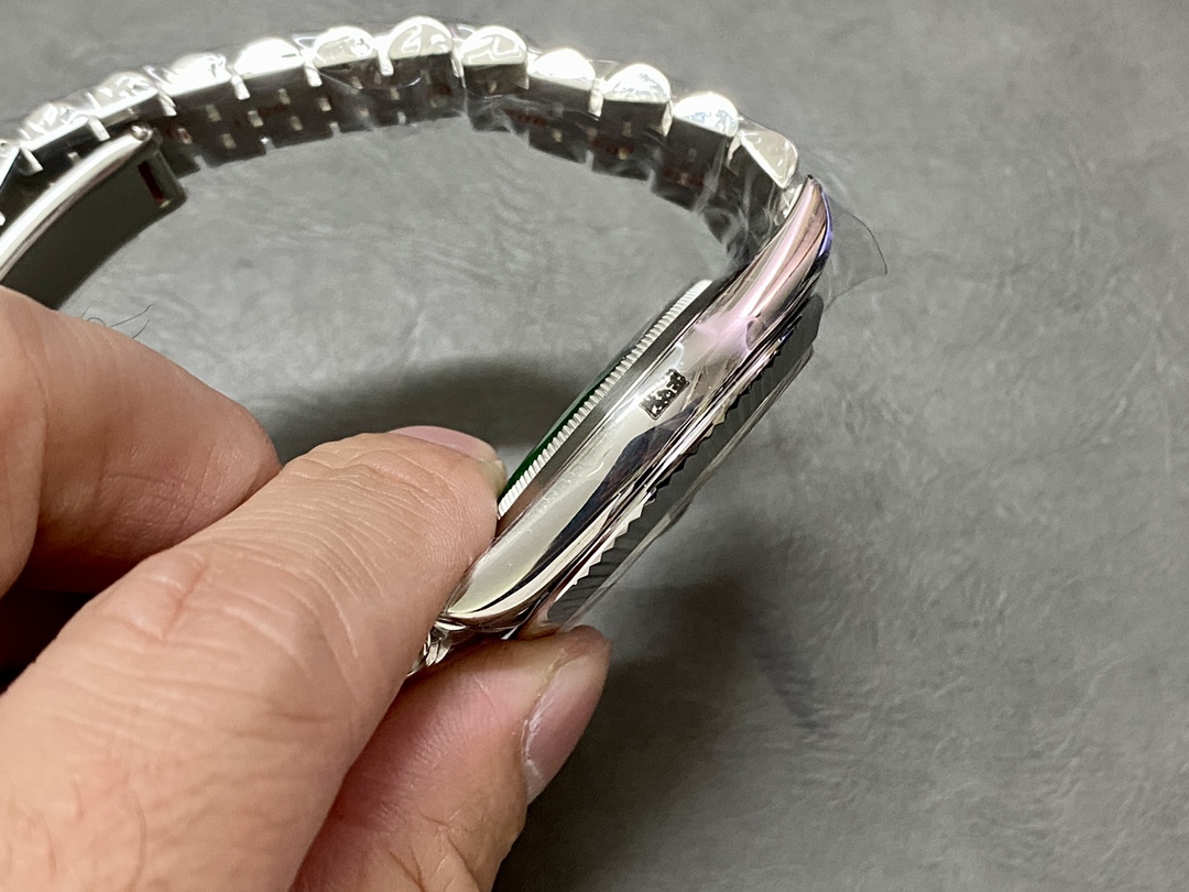 Rolex Datejust 41mm Pre owned Blue Motif Dial Jubilee Bracelet 126334