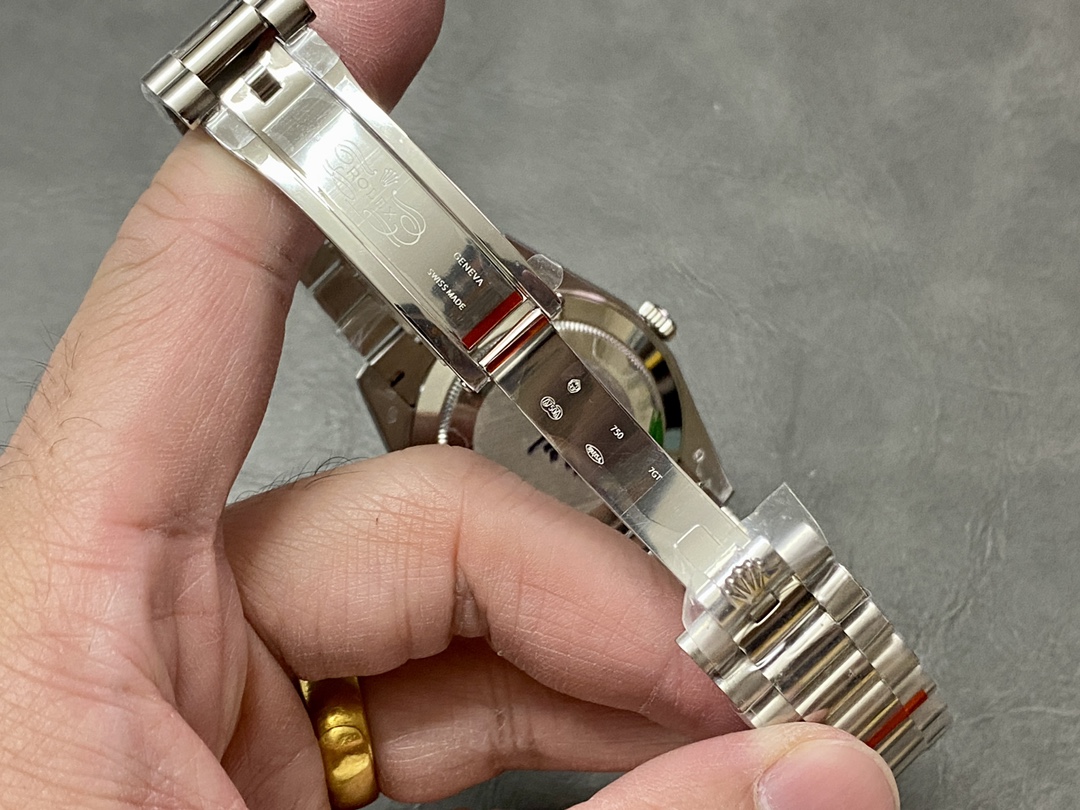 Rolex Day-Date 40mm Arabic Platinum Olive Dial 228206