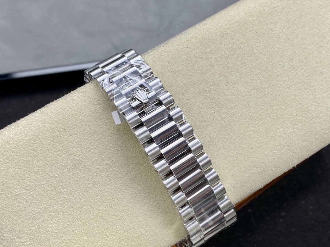 Rolex Day-Date 40 Ice Blue Dial m228236 0018 Men's Watch