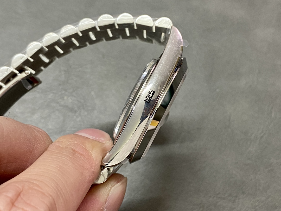 Rolex Day-Date 40mm Arabic Platinum Olive Dial 228206