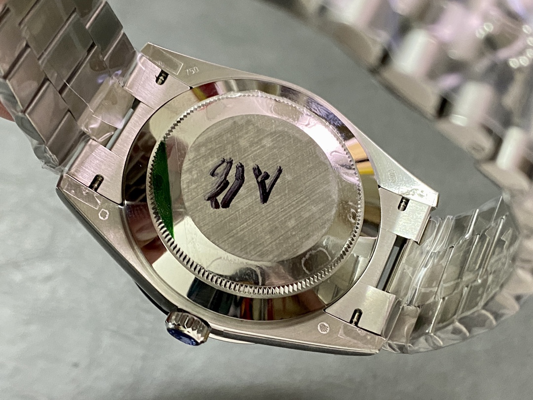 Rolex Day-Date 40mm Arabic Platinum Olive Dial 228206