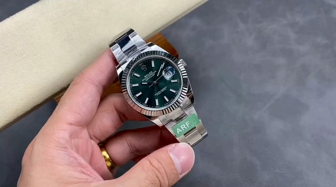 Rolex Datejust 41mm Fluted Bezel Green Dial m126334 0027 Mens Replica Watch