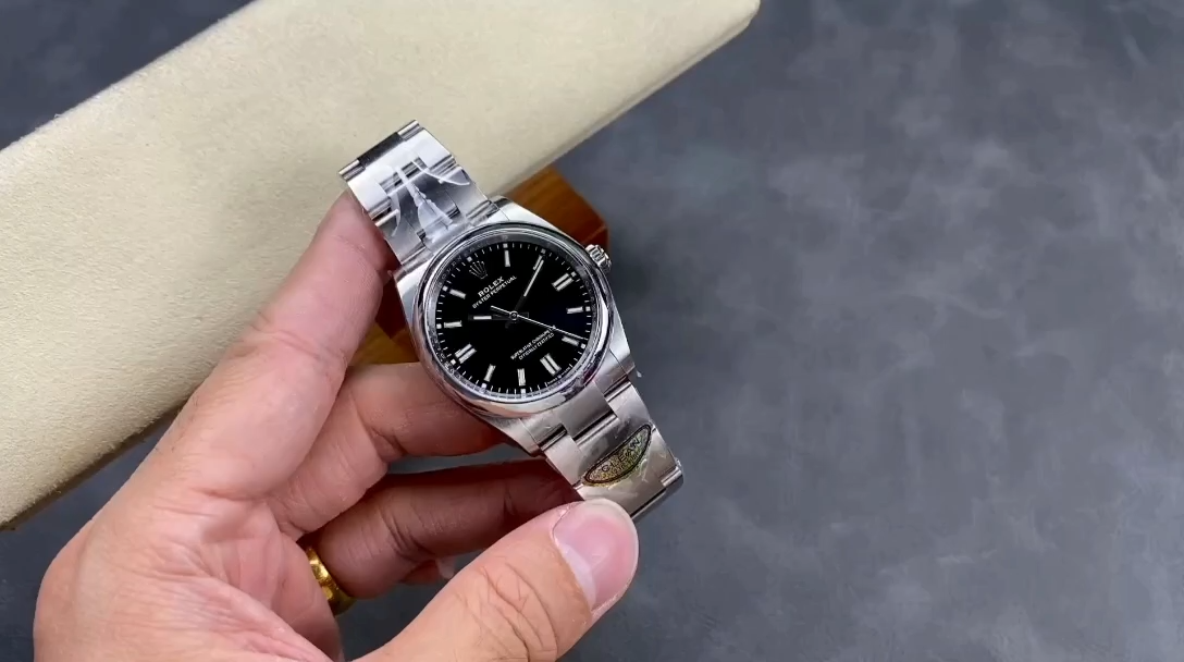 Rolex Oyster Perpetual 36 Oystersteel 126000 0002