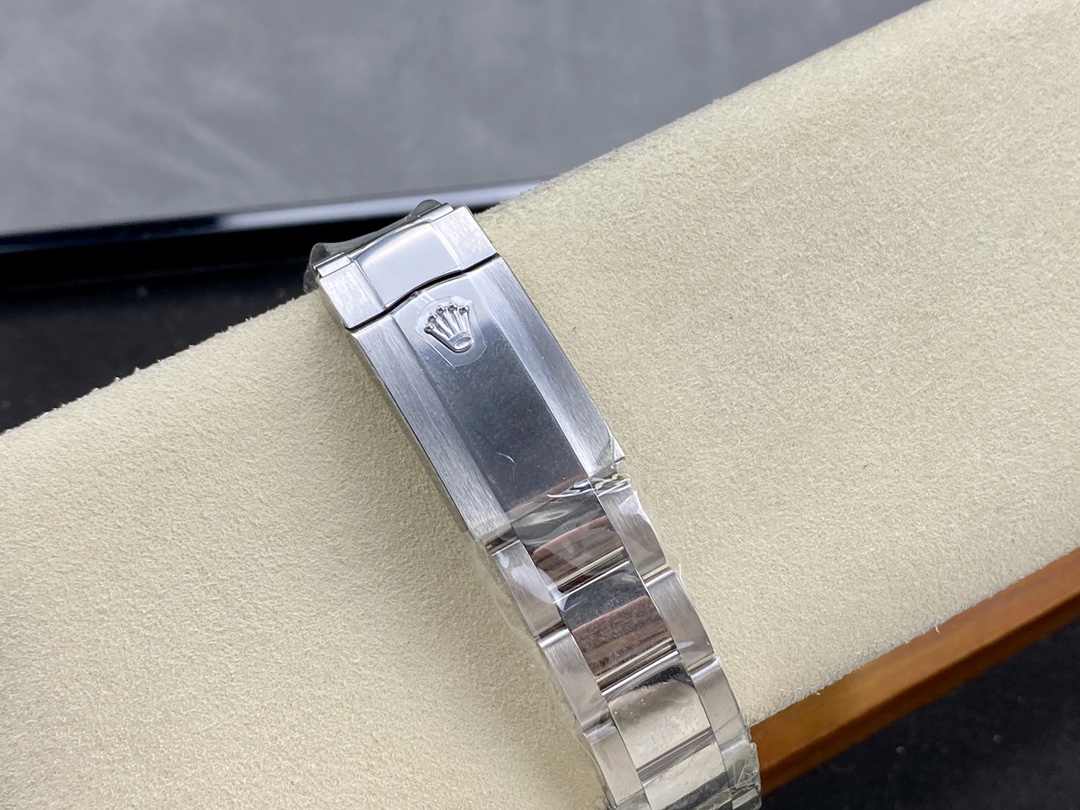 Rolex Datejust 41mm Steel Oyster Bracelet Smooth Bezel 126300 0021