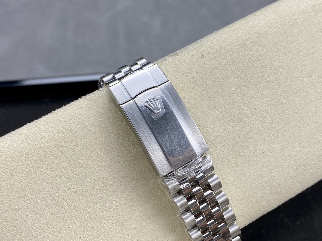 Rolex Datejust 41mm Stainless Steel 126334 0004 Silver Index Jubilee Mens Watch