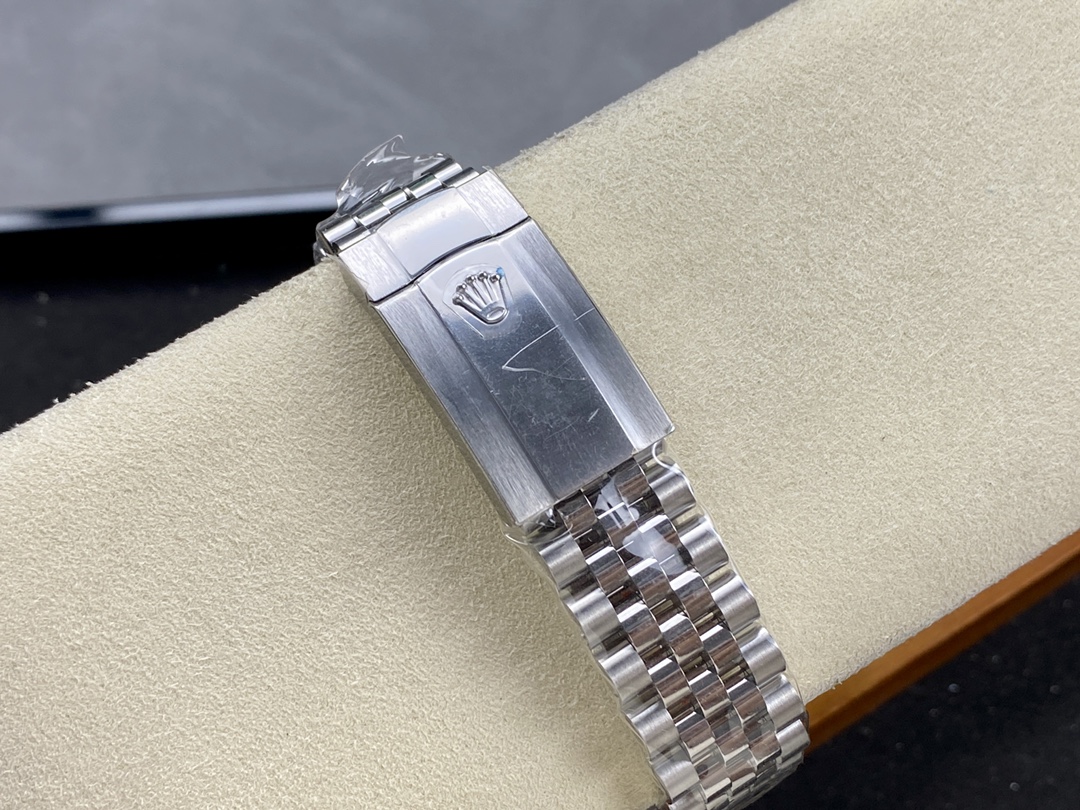 Rolex Datejust 41mm Stainless Steel 126300 0006 White Index Jubilee