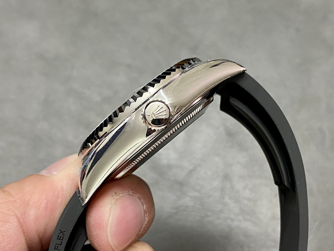 Rolex Sky Dweller 42 White Gold Black Dial M336239 0002 Men's Watch