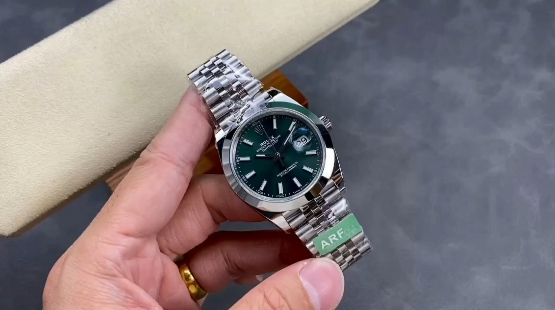 Rolex DateJust 41mm m126300 0020 Oystersteel Jubilee Mint Green Dial