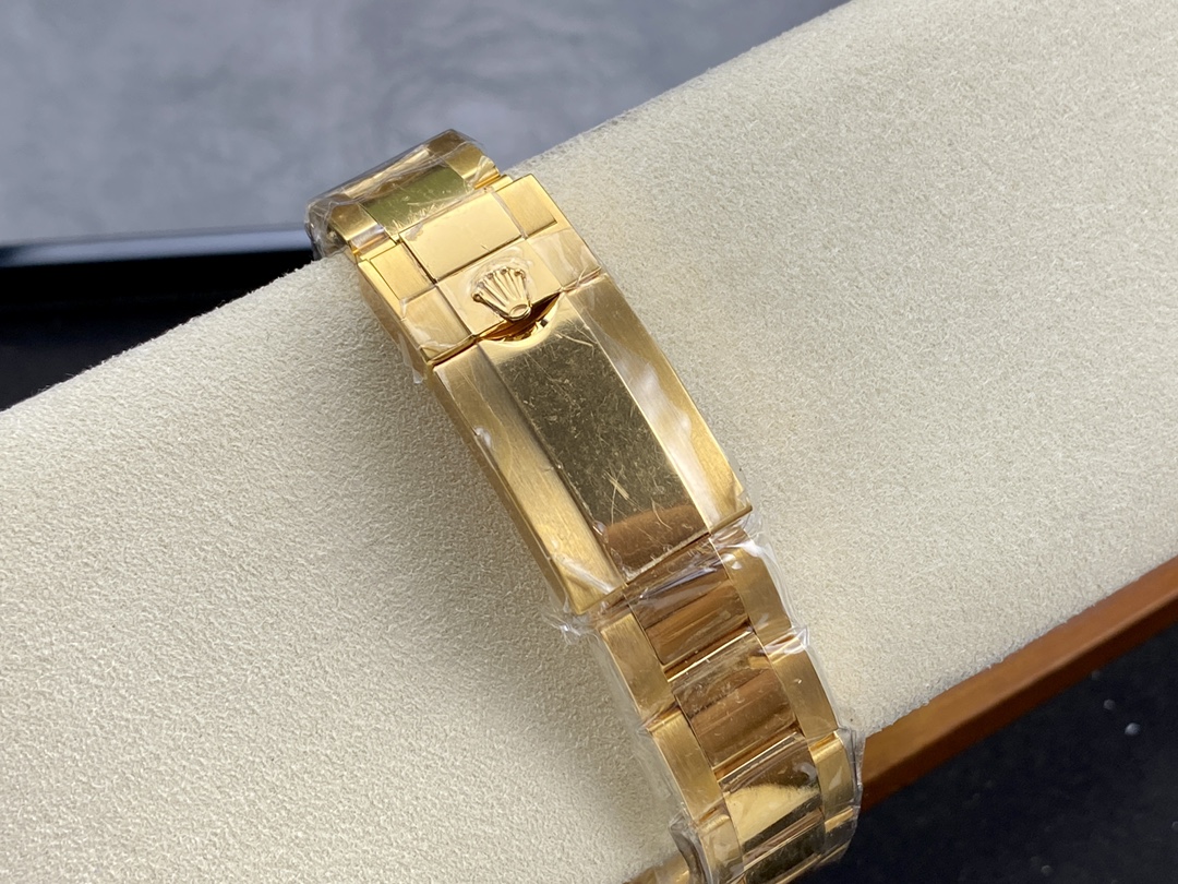 Rolex GMT Master II 116718LN Oyster Bracelet Green Dial 40mm Mens Replica Watch