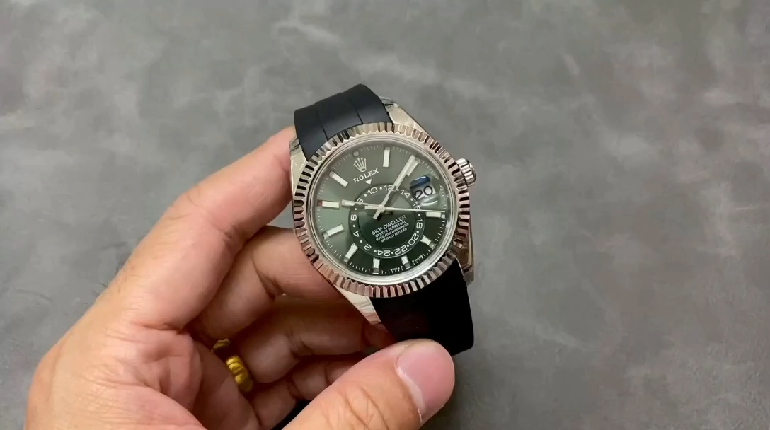 Rolex Sky Dweller 42mm 336239 Rubber Strap Green Dial Men's Watch