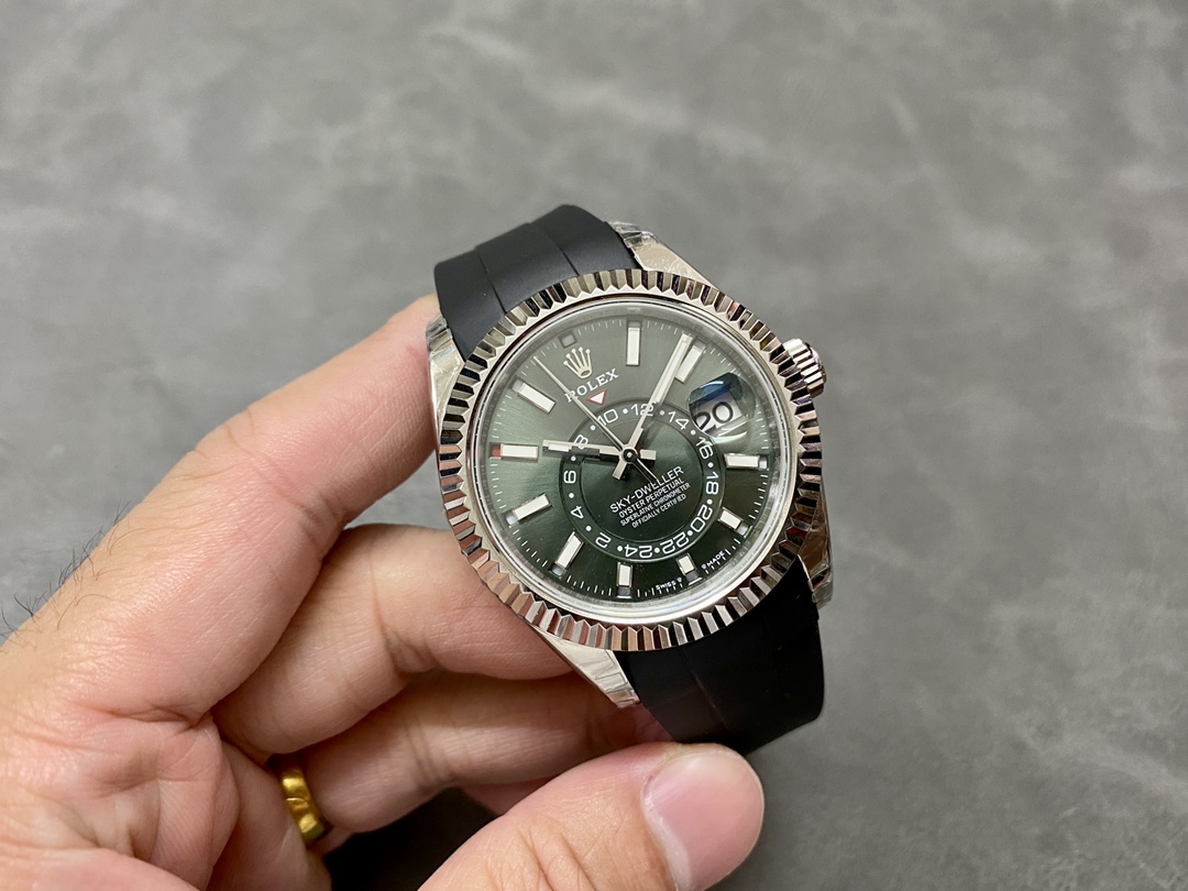Rolex Sky Dweller 42mm 336239 Rubber Strap Green Dial Men's Watch