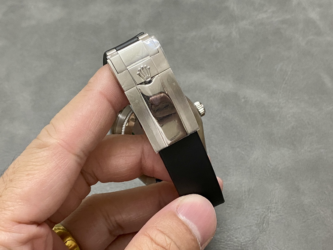 Rolex Sky Dweller 42mm 336239 Rubber Strap Green Dial Men's Watch