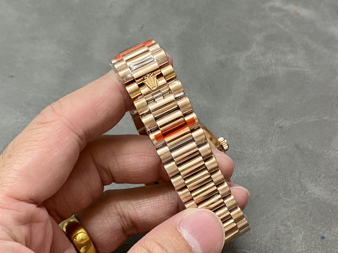 Rolex Day-Date m128235 0009 Everose Gold Pink Rose Dial 36MM Unisex Replica Watch