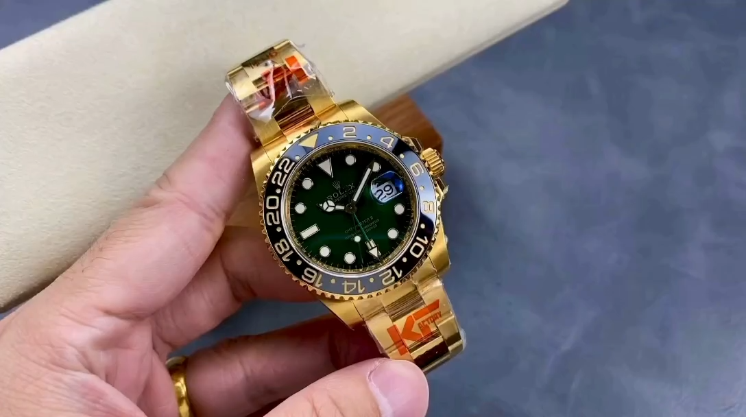 Rolex GMT Master II 116718LN Oyster Bracelet Green Dial 40mm Mens Replica Watch