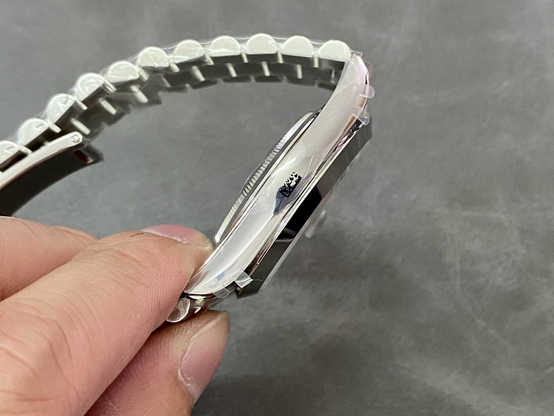 Rolex Day-Date 228206 Ice Blue Dial Platinum 40MM Mens Replica Watch