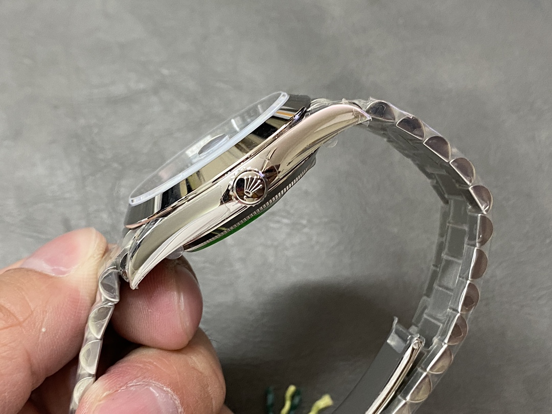 Rolex Day-Date 228206 Ice Blue Quadrant Dial Platinum 40MM Mens Replica Watch