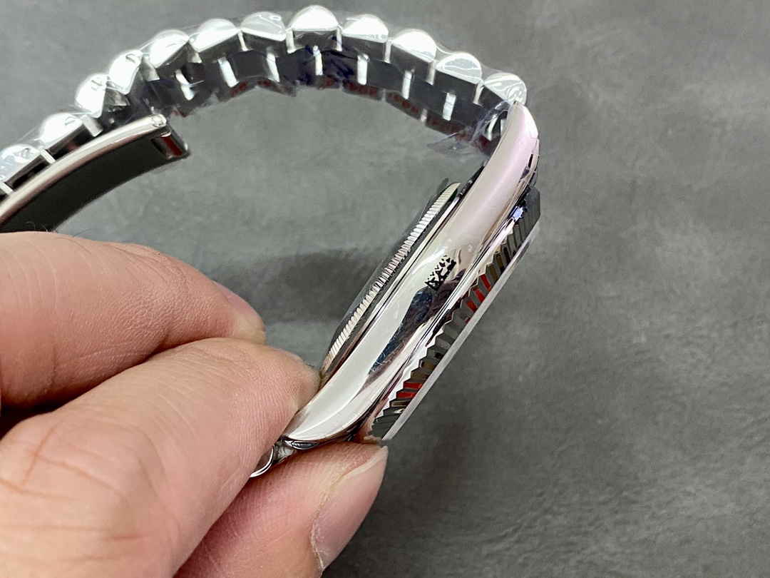 Rolex Day-Date 40mm 228239 0005 Black Diamond Dial Fluted Bezel Mens Replica Watch