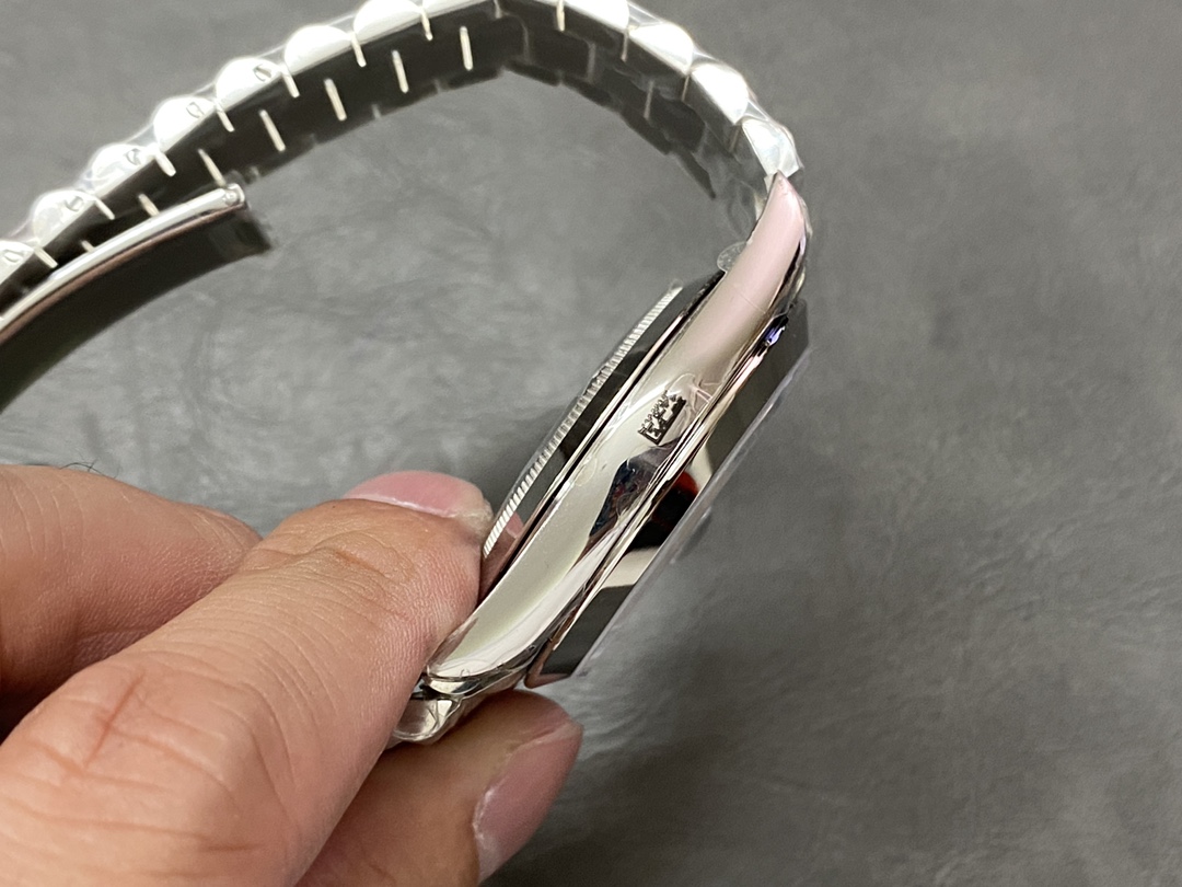 Rolex Day-Date 228206 Ice Blue Quadrant Dial Platinum 40MM Mens Replica Watch