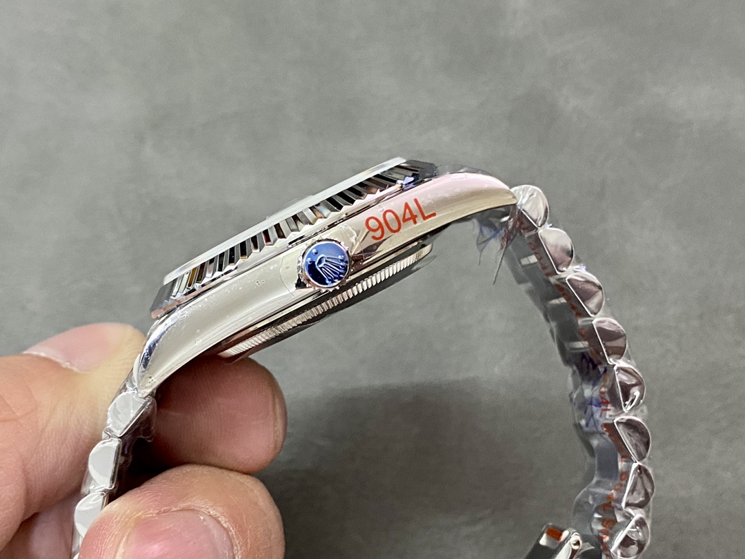 Rolex Day-Date 40mm 228239 0005 Black Diamond Dial Fluted Bezel Mens Replica Watch