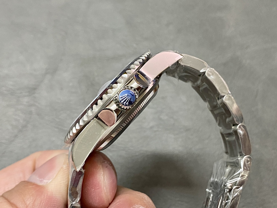 Rolex GMT-Master II 16710 Black Dial Blue Red Pepsi Bezel 40MM Mens Replica Watch