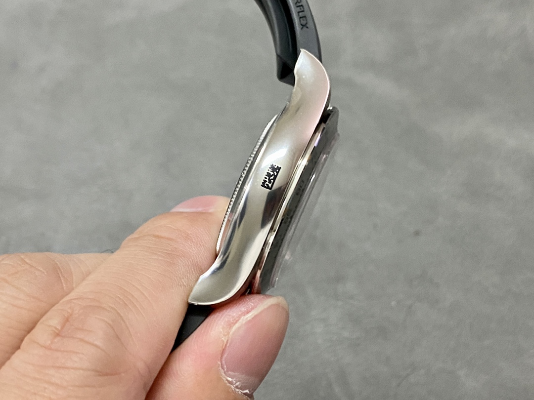 Rolex Daytona 116519 White Gold Blue Garnet Disc Diamond Marking Men's Watch