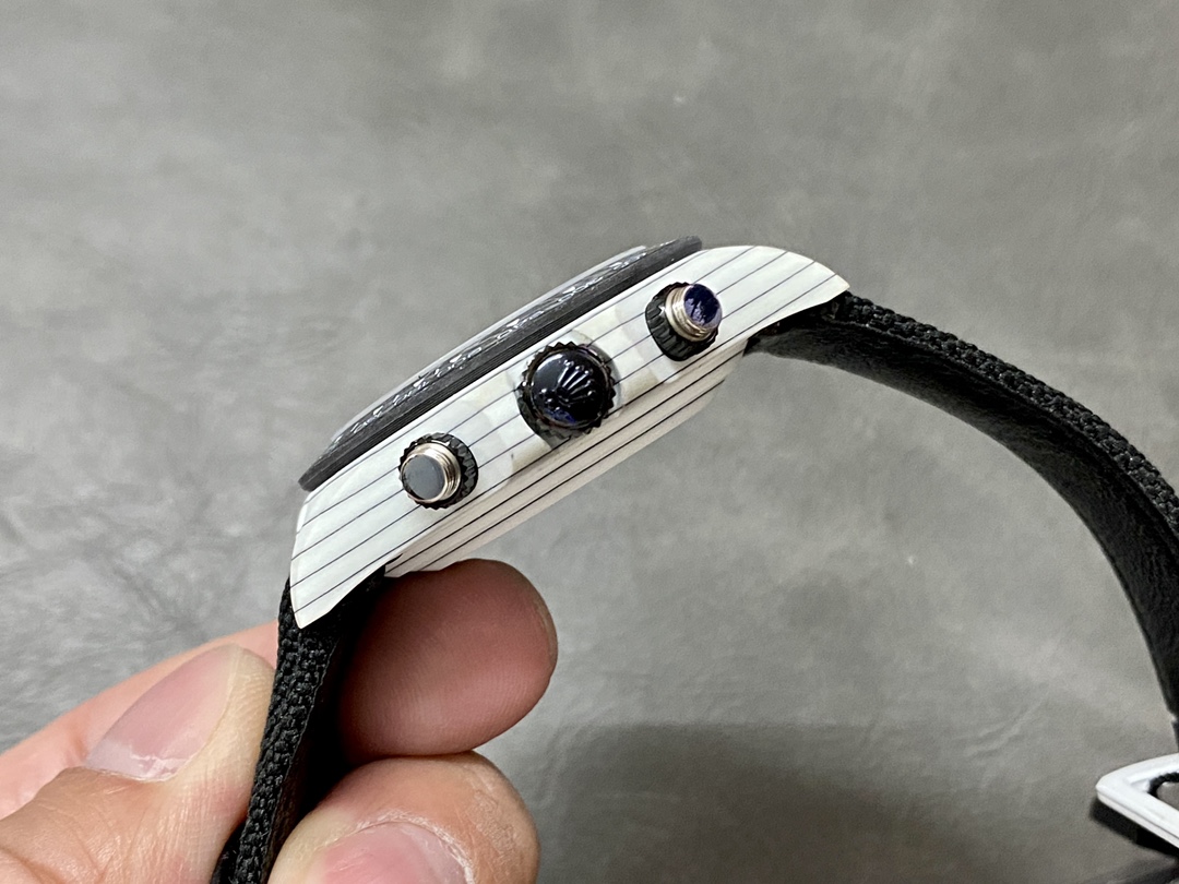 Rolex Daytona Cosmograph Carbon Fiber Luminescent Coating 40mm Black Dial Men's Watch