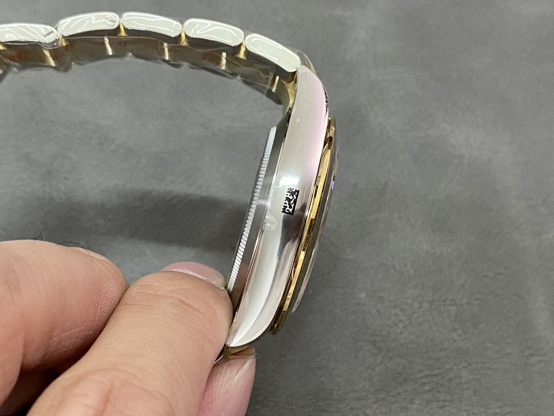 Rolex Daytona Black Dial Two Tone Oyster 116503 40mm Men's Watch