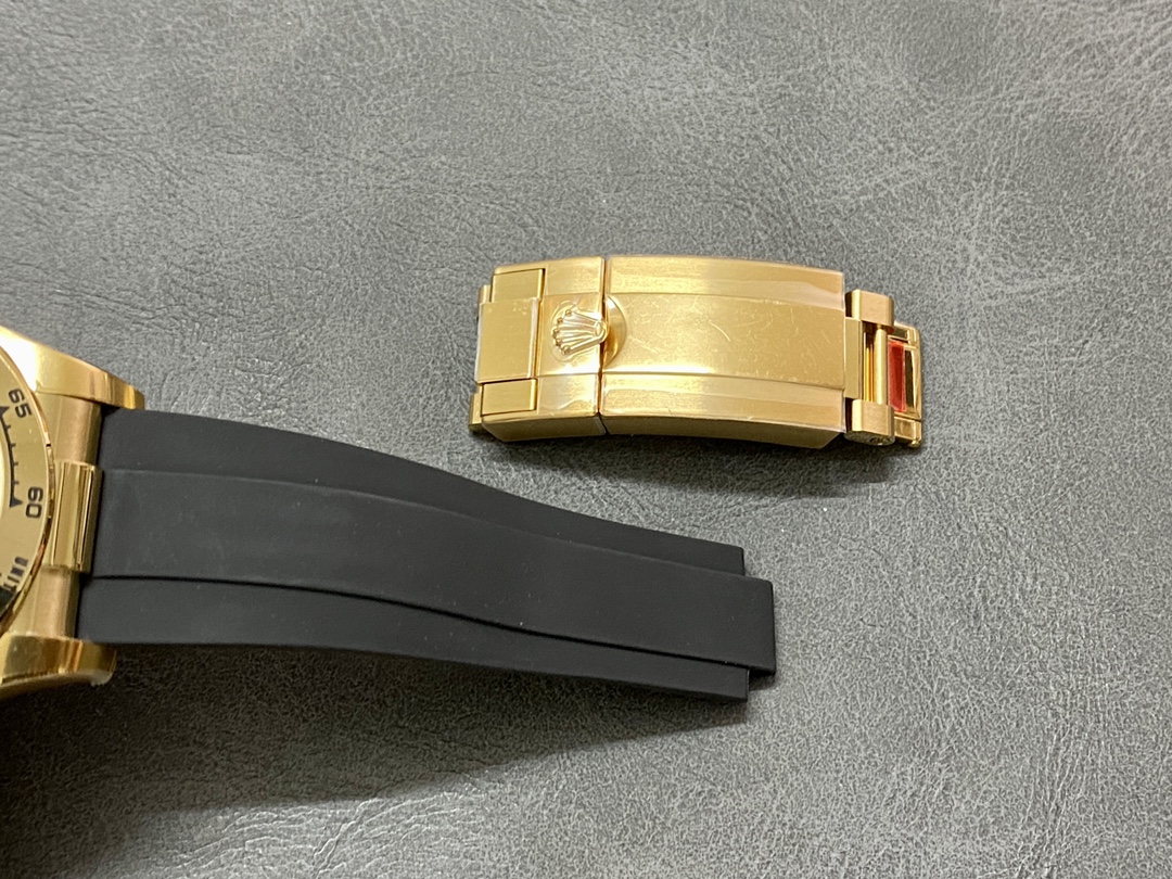 Rolex Cosmograph Daytona Yellow Gold Case Silver Dial 116518 Men's Watch