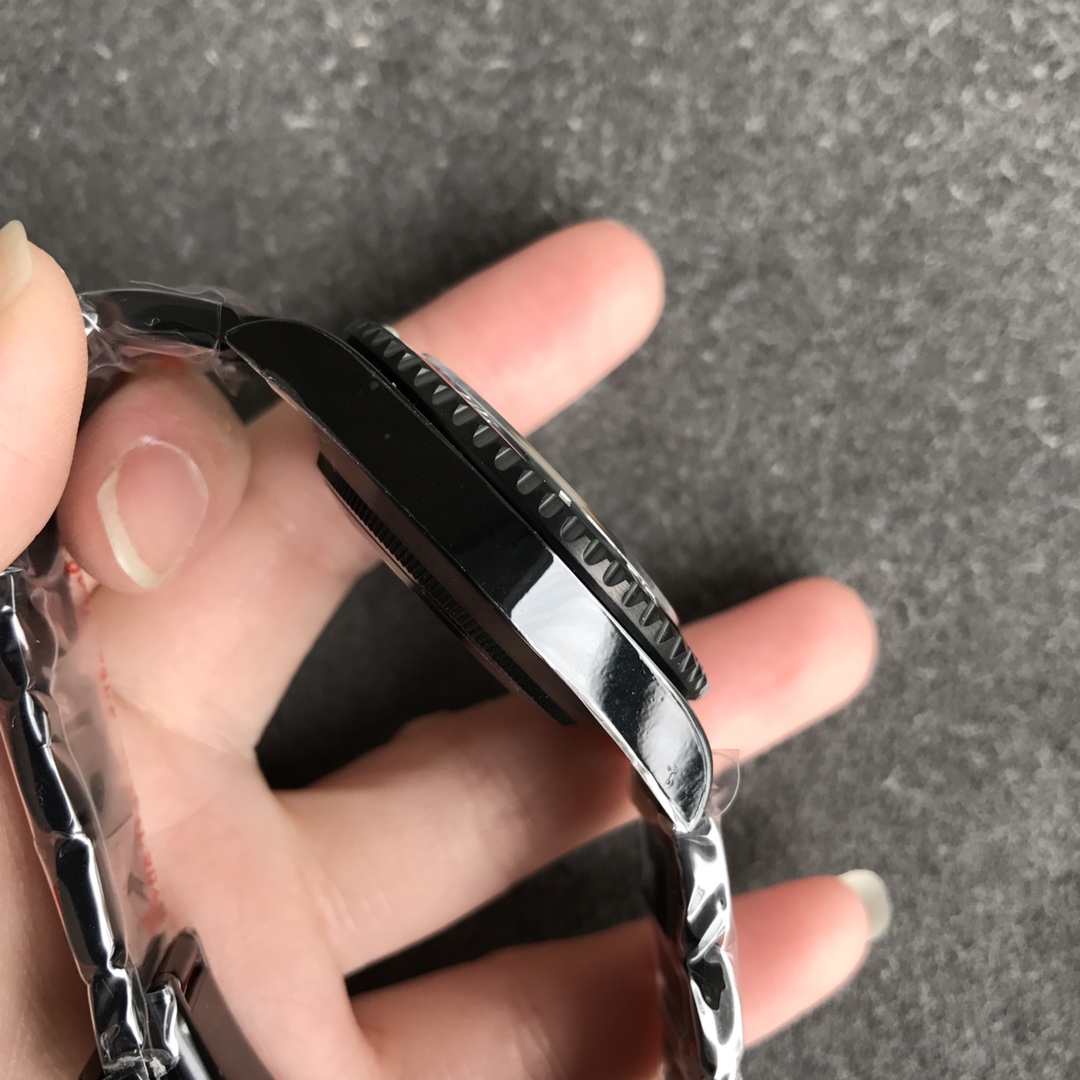 Rolex Submariner Blaken Black PVD/DLC Coated Stainless Steel 40mm 116610LN