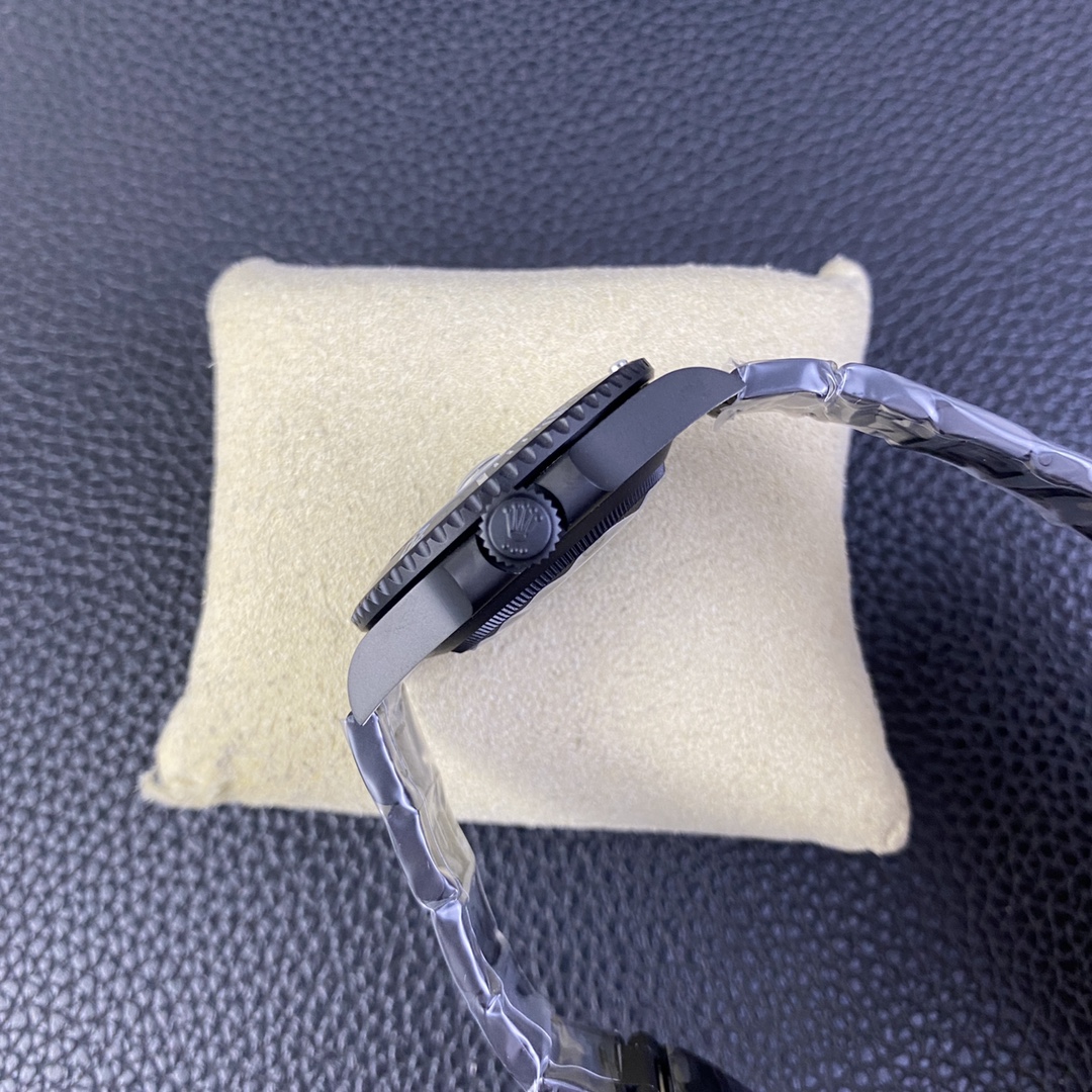 Rolex Submariner DIW Edition Parakeet Carbon Fiber Bezel 116610LB Black Dial