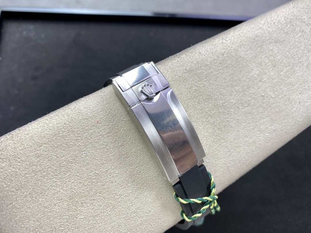 Rolex Yacht Master White Gold 42mm 226679TBR Bagutte bezel Black Dial