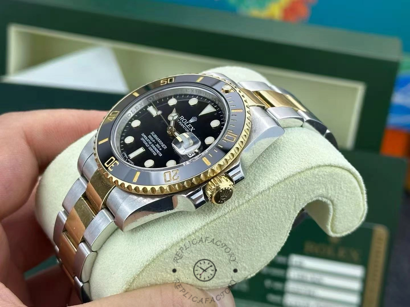 Rolex Submariner Date 116613 Stainless Steel Case Black Dial 40mm Mens Replica Watch