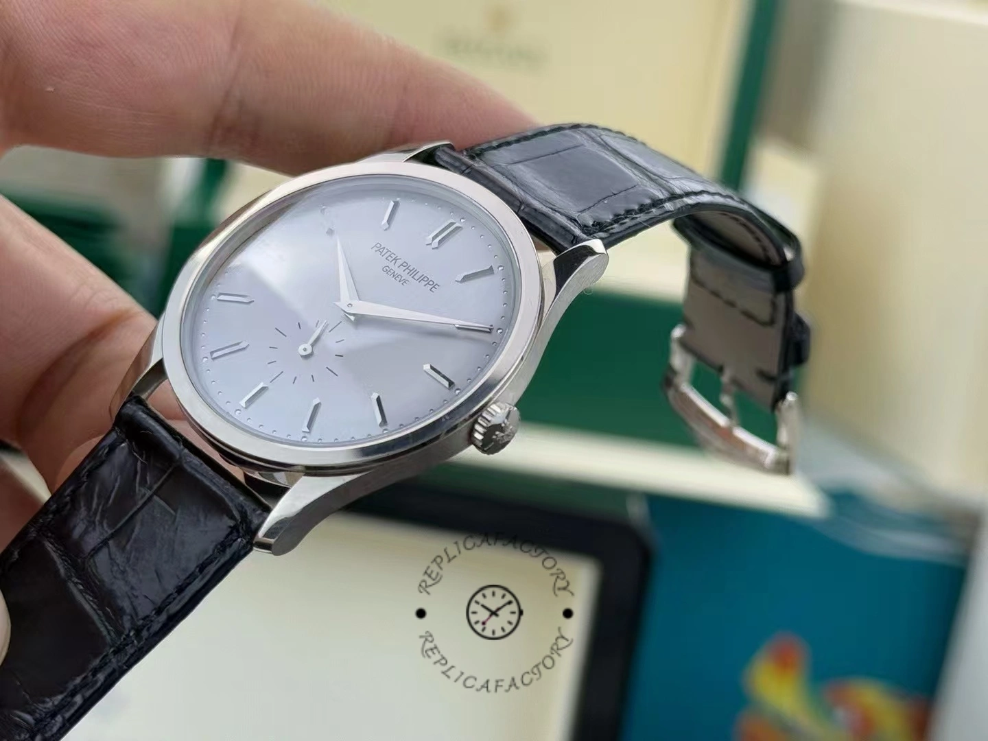 Patek Philippe Calatrava Silver Dial 18 kt White Gold 5196G 001