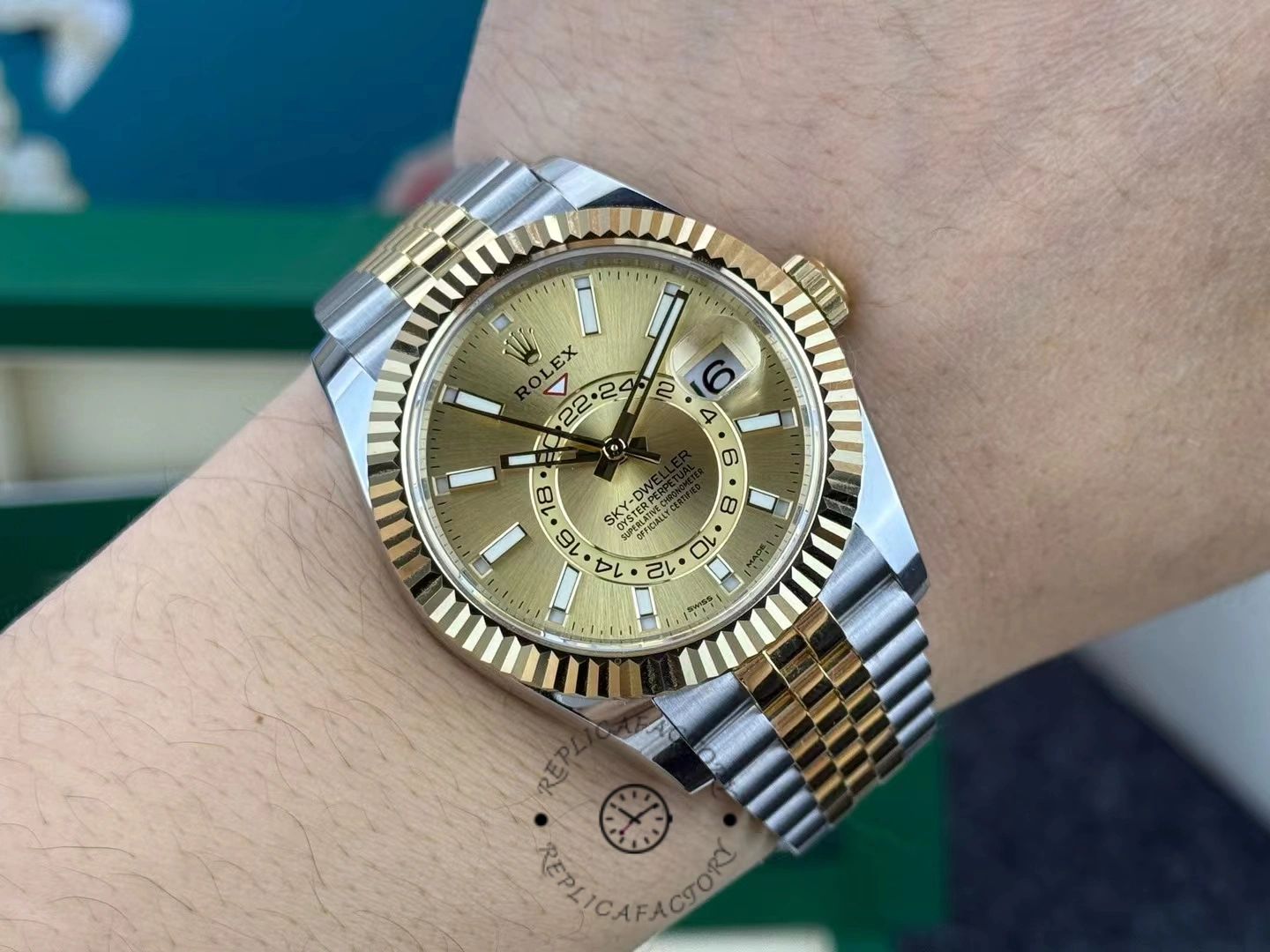 Rolex Sky-Dweller 326933 Stainless Steel Yellow Gold Champagne Dial 42MM Mens Replica Watch