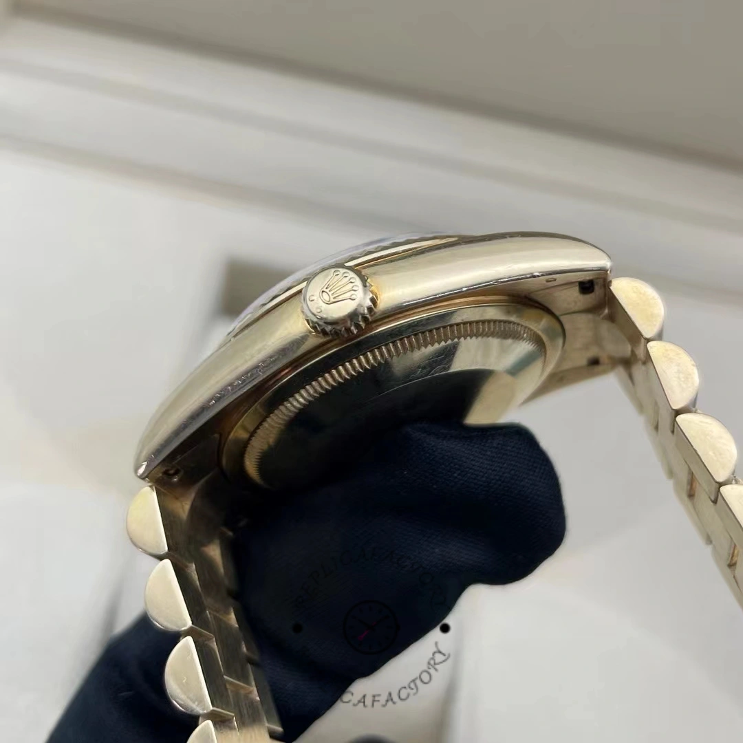 Rolex Day-Date 118238 Silver Diamond Dial