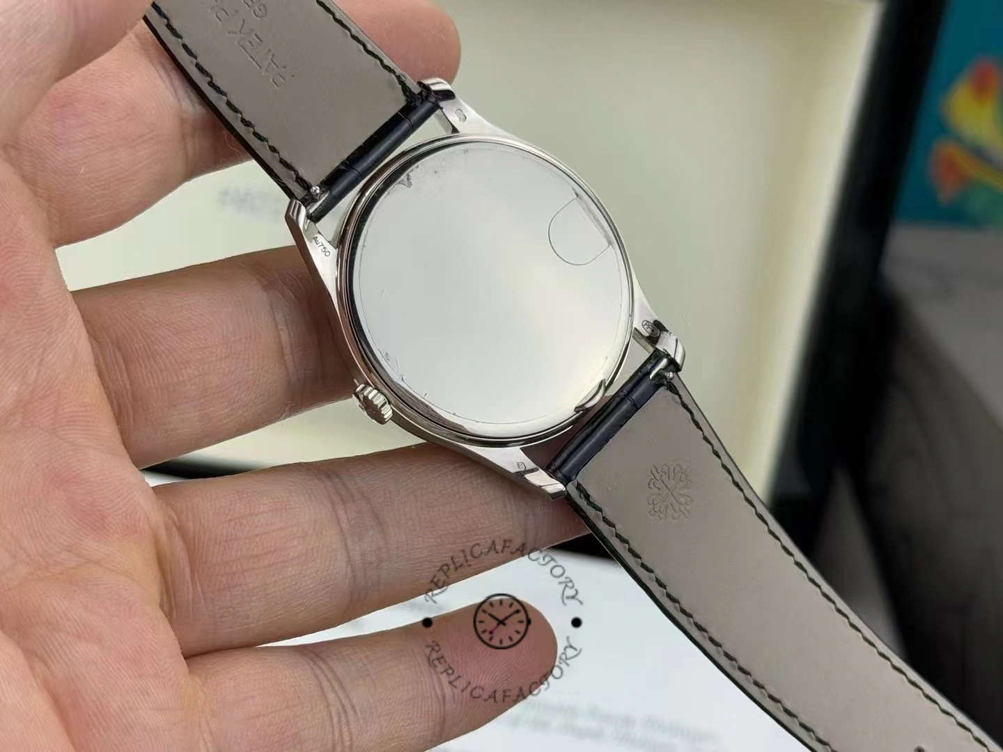 Patek Philippe Calatrava Silver Dial 18 kt White Gold 5196G 001