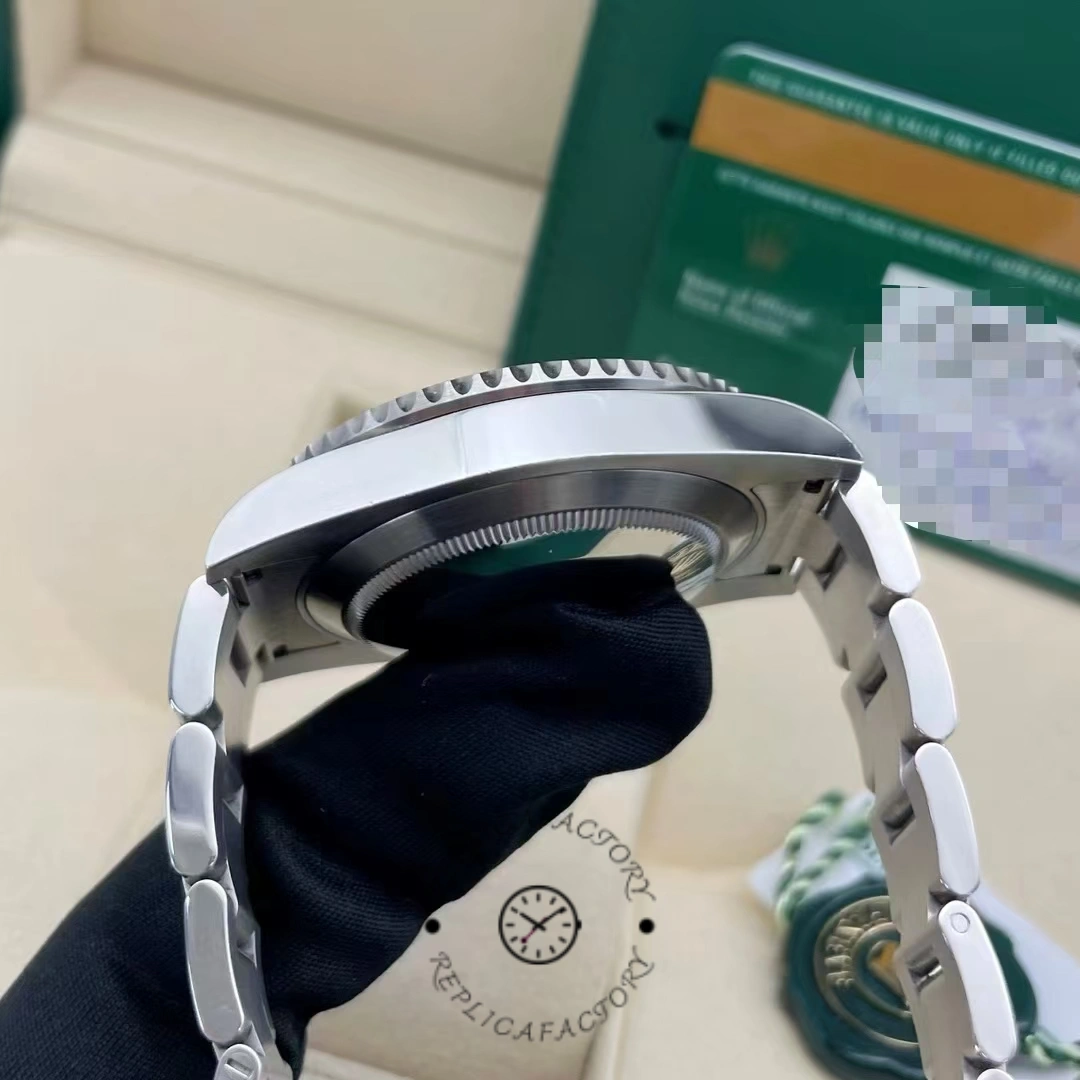 Rolex Submariner Date 116610LV Stainless Steel Oyster 40MM Green Dial Mens Replica Watch