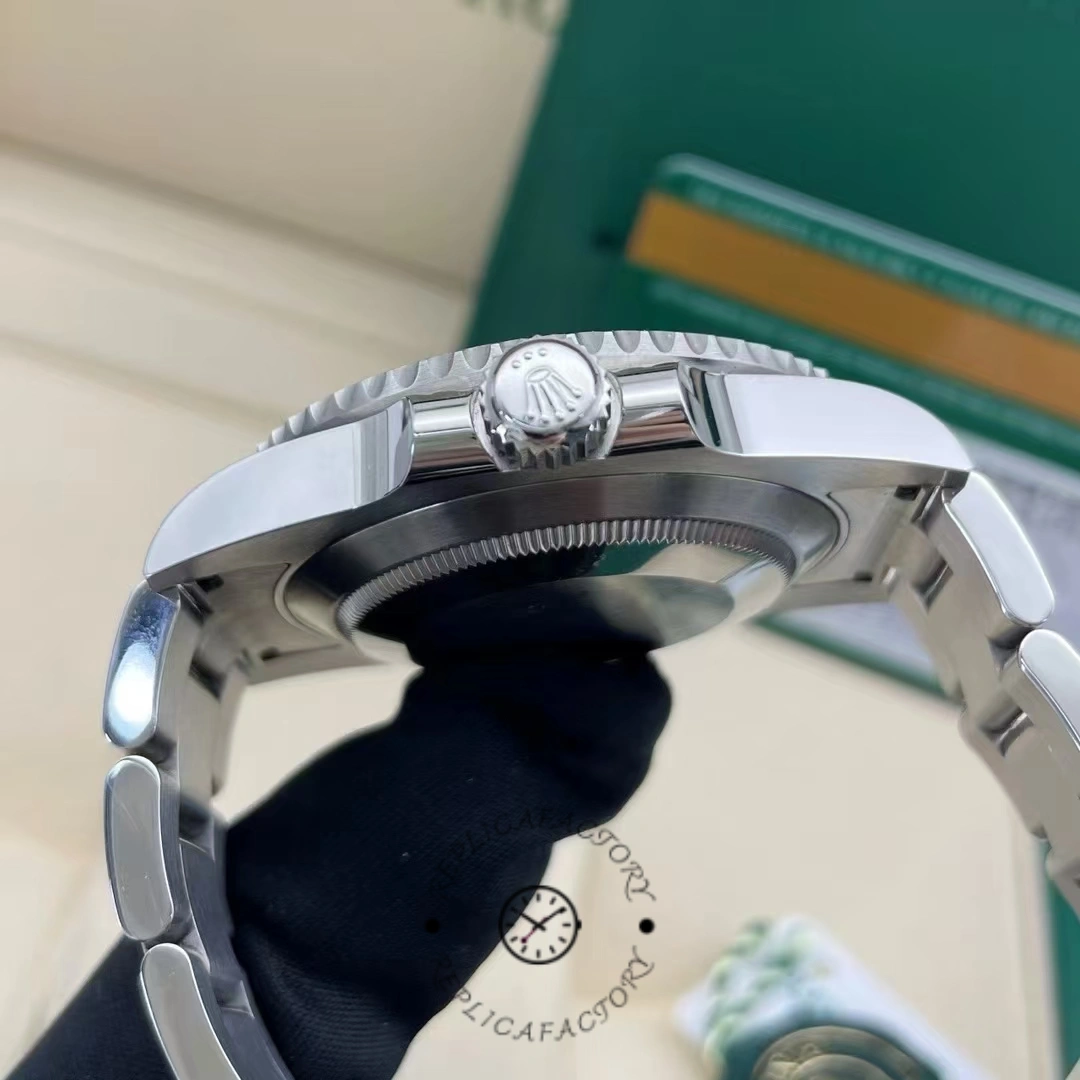 Rolex Submariner Date 116610LV Stainless Steel Oyster 40MM Green Dial Mens Replica Watch