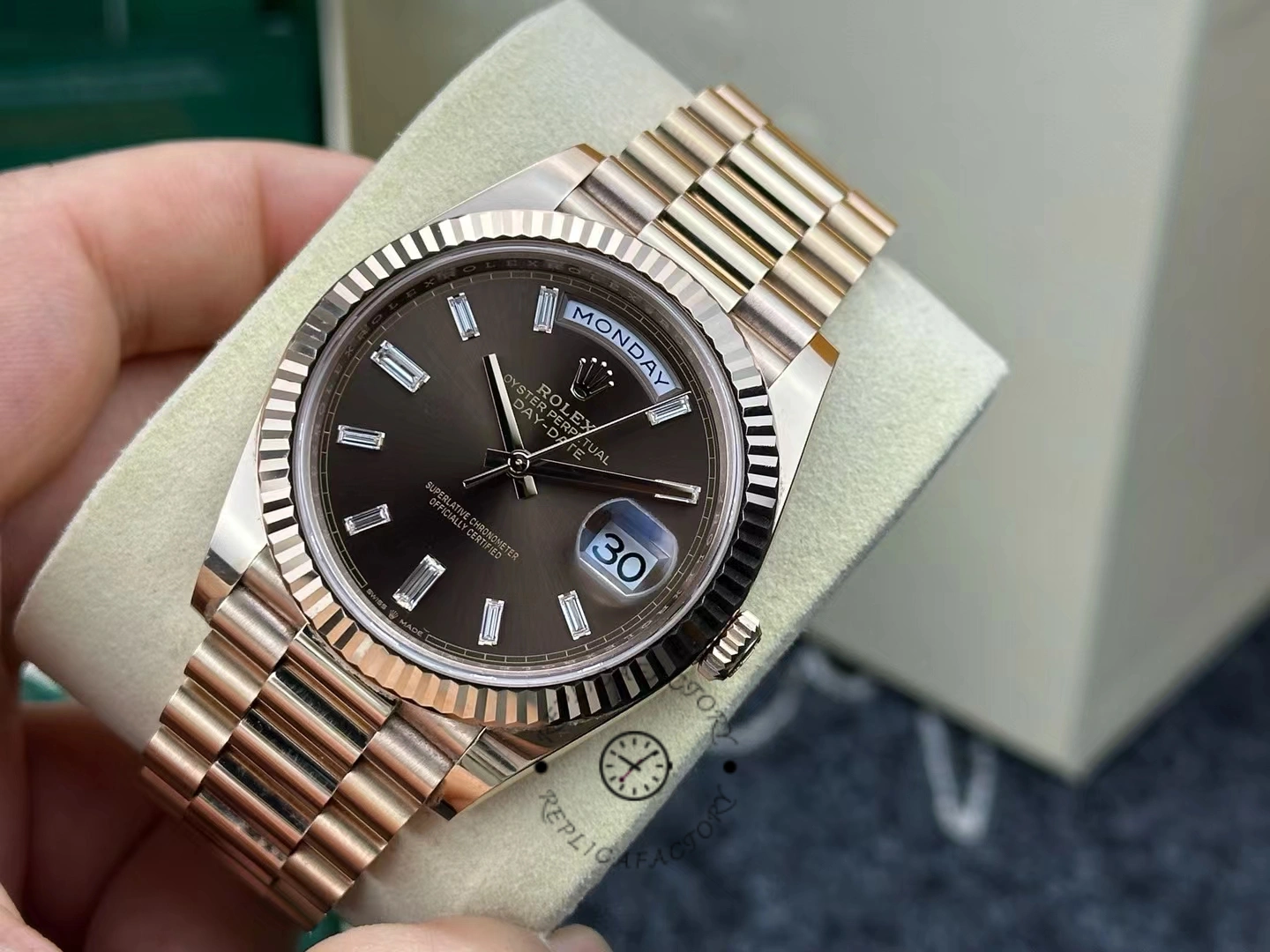Rolex Day Date 40MM m228235 0003