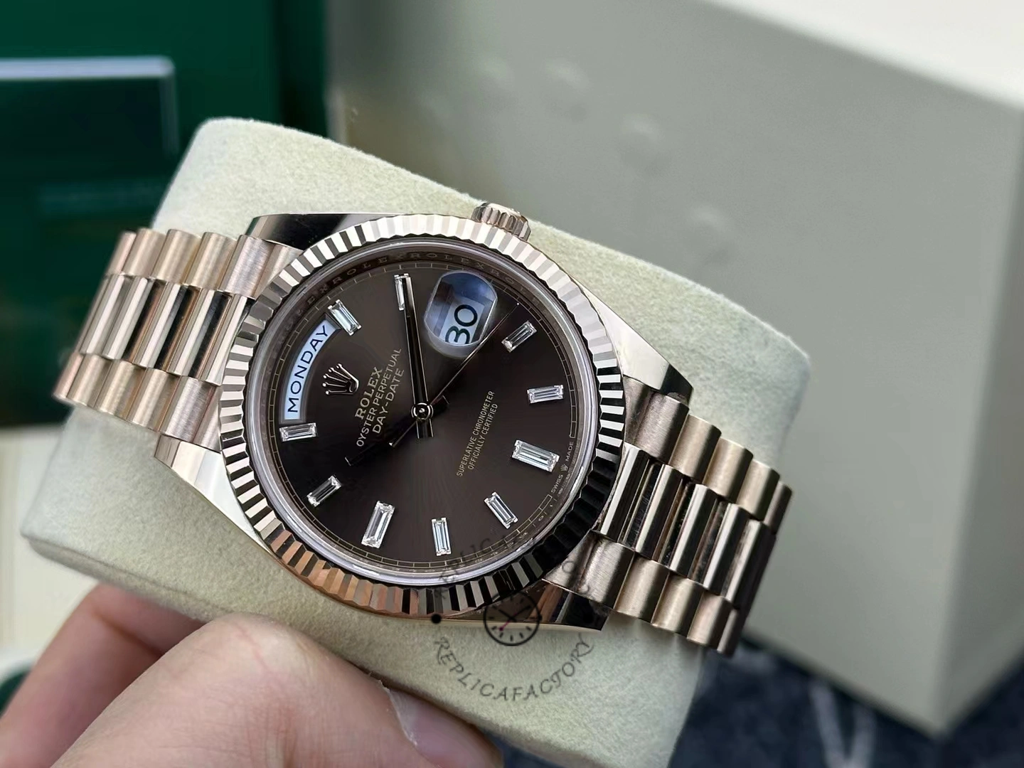 Rolex Day Date 40MM m228235 0003