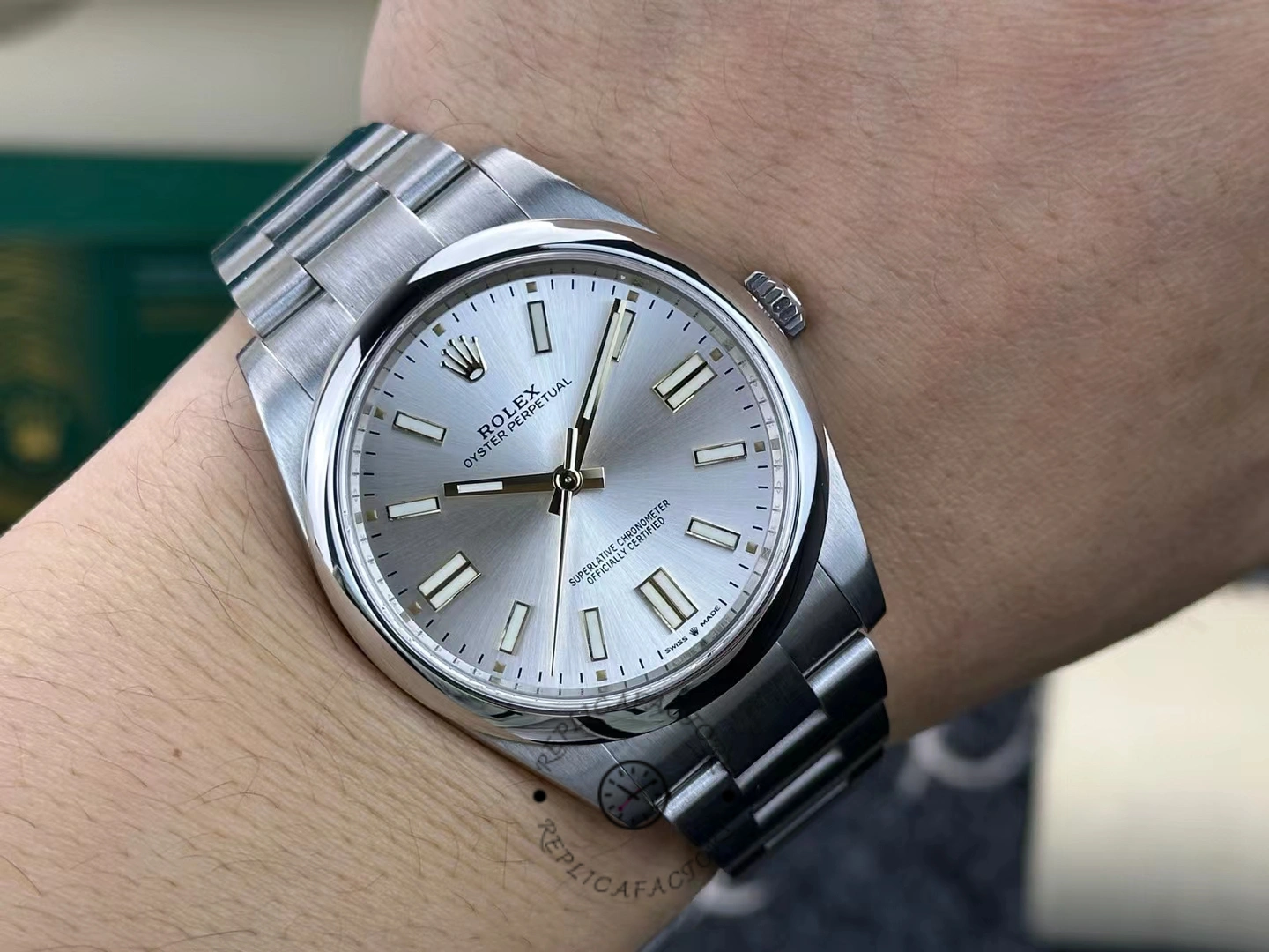 Rolex Oyster Perpetual 41mm Smooth Bezel Oyster Bracelet Silver Dial 124300 0001