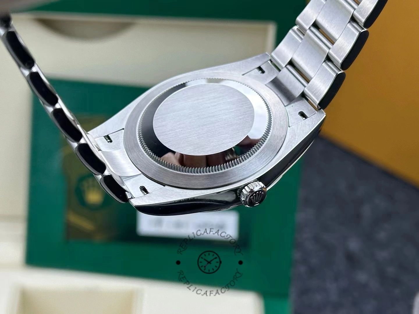 Rolex Oyster Perpetual 41mm Smooth Bezel Oyster Bracelet Silver Dial 124300 0001