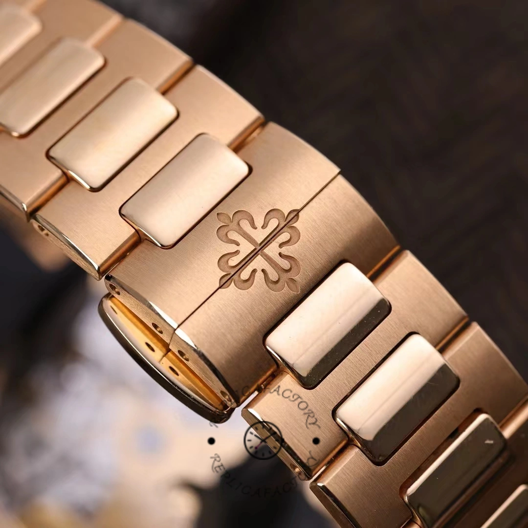 Replica Patek Philippe Nautilus 7118 1200R 001 Watch