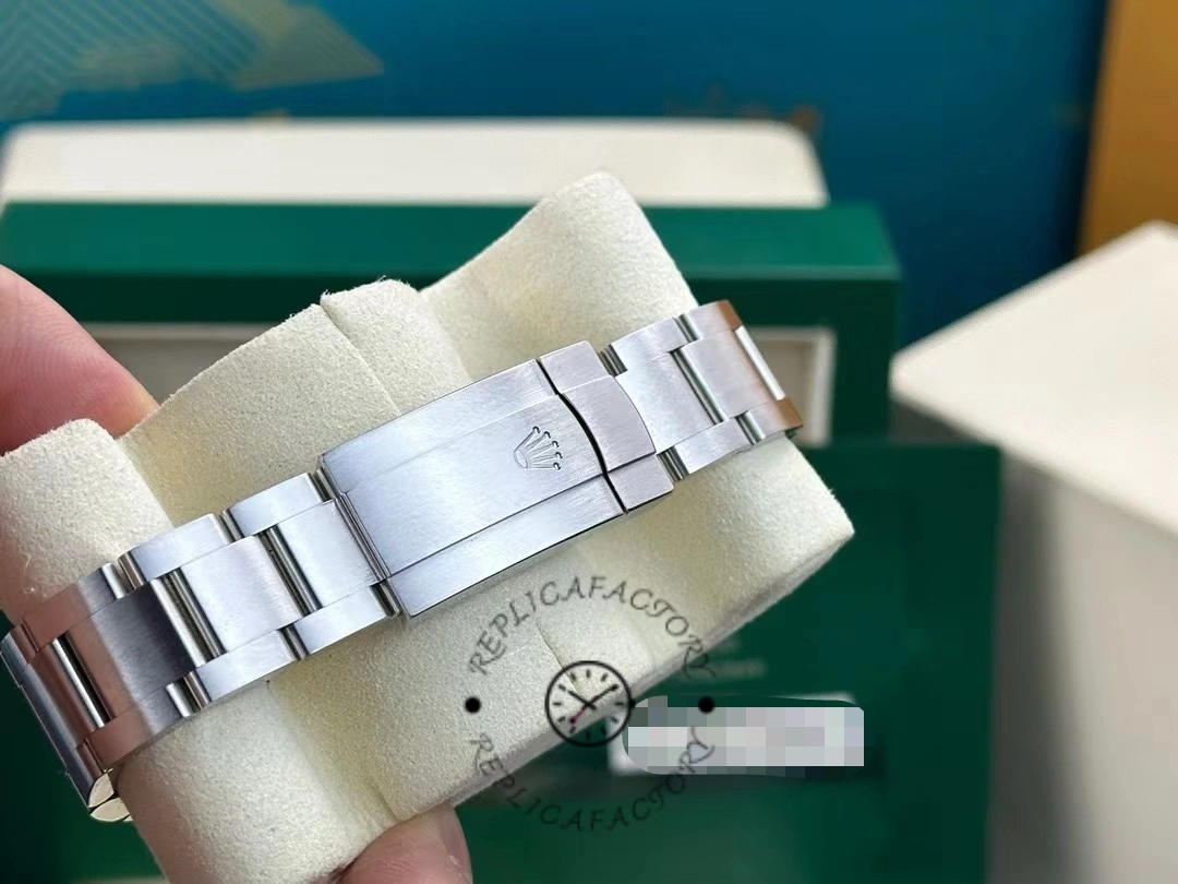 Rolex Oyster Perpetual 41 Silver Dial Steel M124300 0001 Men's Watch