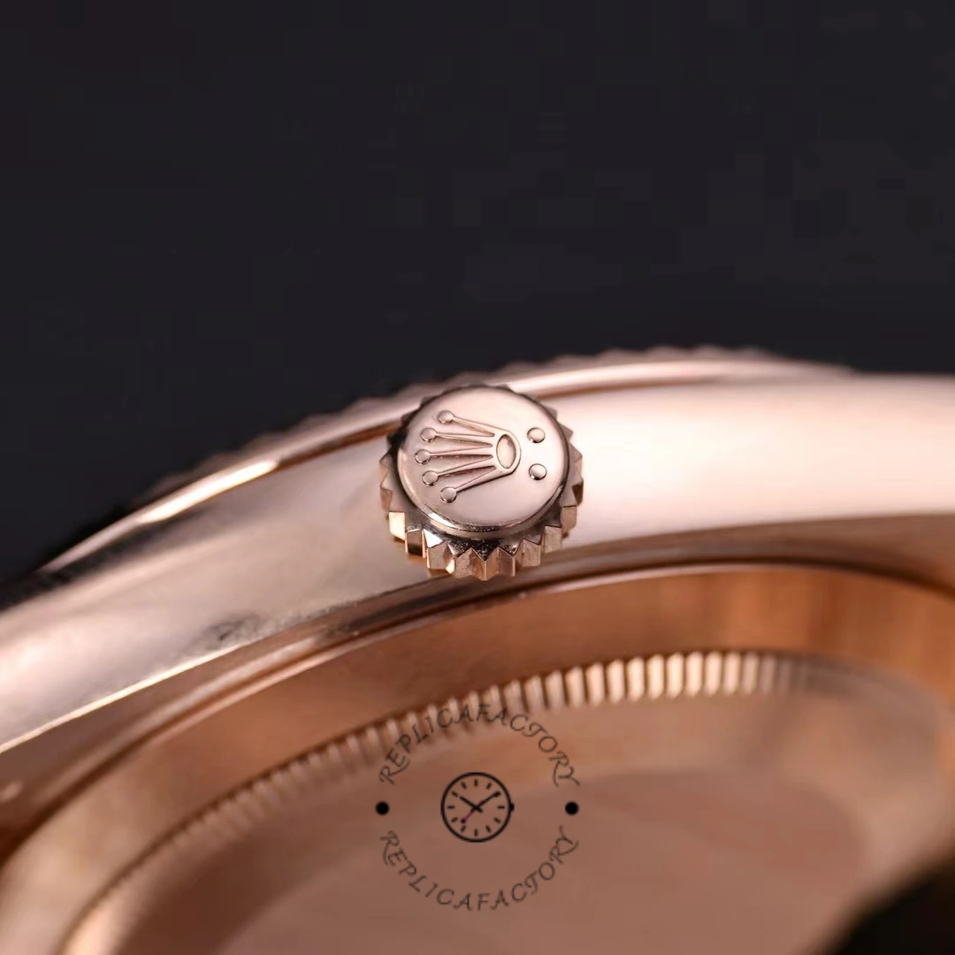 Rolex Day Date in 18 ct Everose Gold M228235 0055 40mm