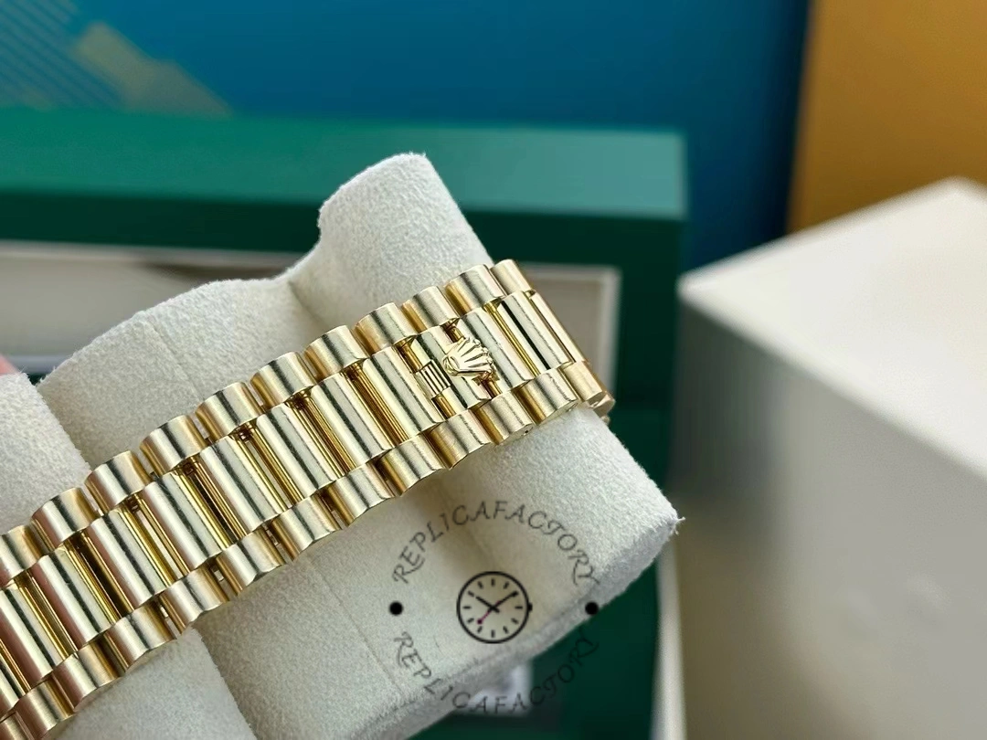 Rolex Day-Date 40 18K Yellow Gold Diamond Paved Dial Diamond m228348rbr 0037