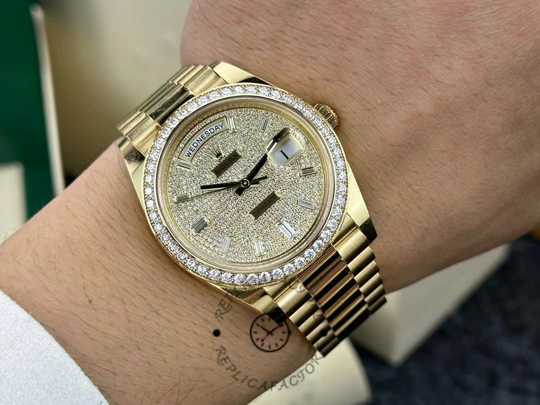 Rolex Day-Date 40 18K Yellow Gold Diamond Paved Dial Diamond m228348rbr 0037