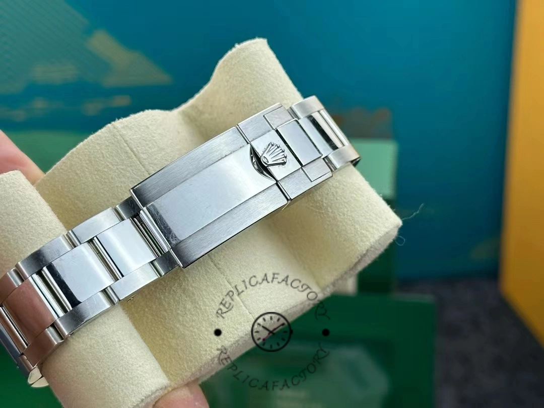 Bracelet clasp Rolex Yacht-Master 126622 with engraved crown logo