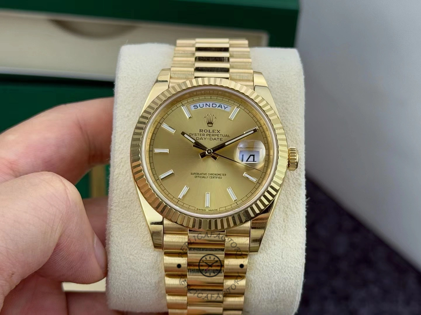 Rolex Day-Date 228238 Champagne Diamond Dial Fluted Bezel 40mm Mens Replica Watch