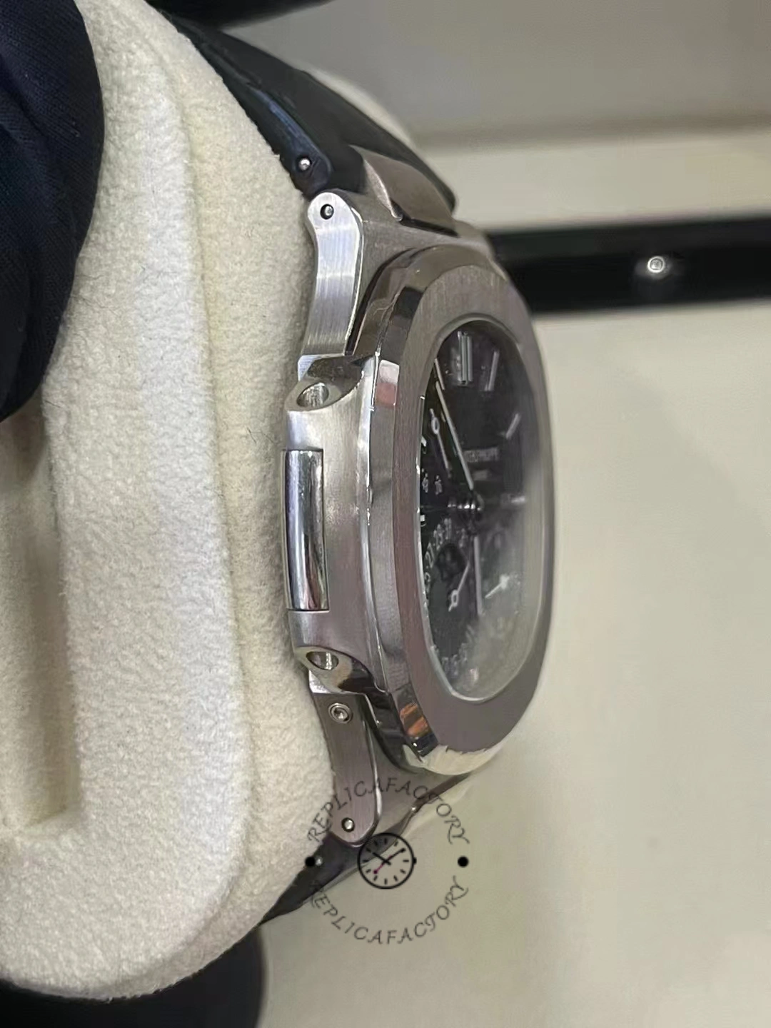 Replica Patek Philippe Nautilus 5712G 001 40mm Mens Watch